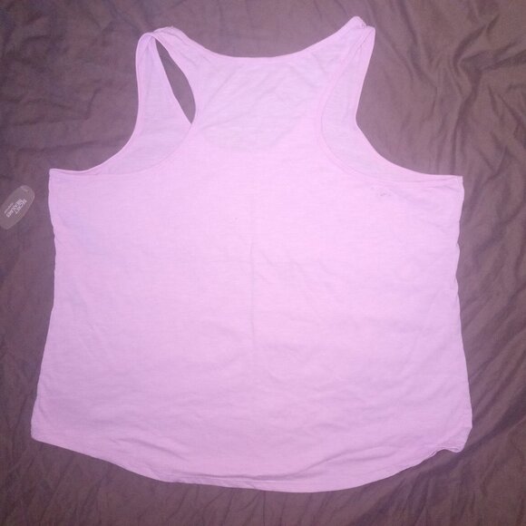 Shorts and tank top - Picture 6 of 7